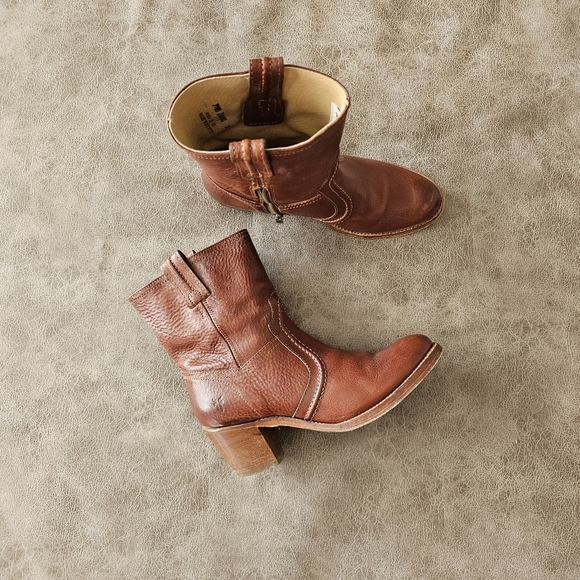 Frye Jane Trapunto Bootie - Picture 4 of 9